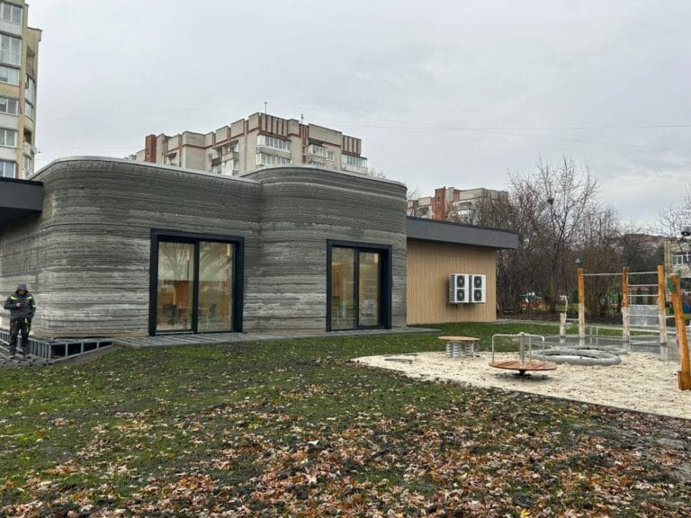 Перша надрукована школа в Україні